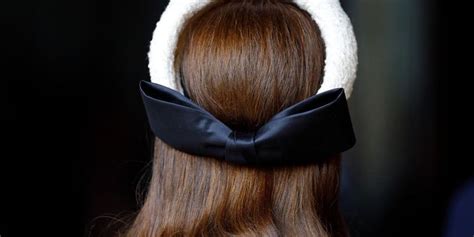 Tendenze capelli, è il fiocco l'accessorio perfetto senza tempo